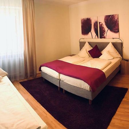 לנדשט Hotel Restaurant Weihenstephaner Stuben חדר תמונה