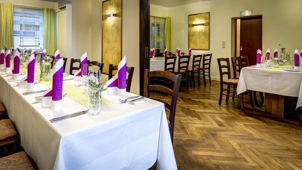 לנדשט Hotel Restaurant Weihenstephaner Stuben מראה חיצוני תמונה