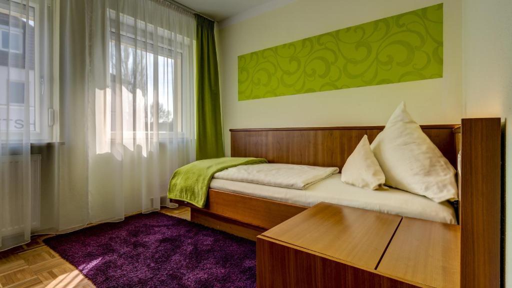 לנדשט Hotel Restaurant Weihenstephaner Stuben חדר תמונה