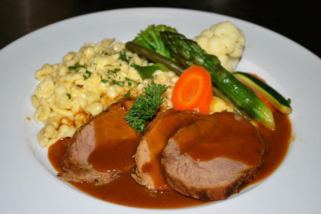 לנדשט Hotel Restaurant Weihenstephaner Stuben מראה חיצוני תמונה