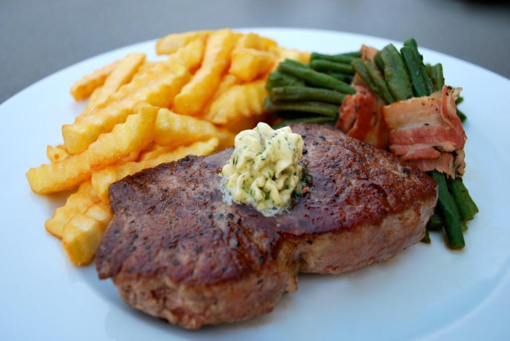 לנדשט Hotel Restaurant Weihenstephaner Stuben מראה חיצוני תמונה