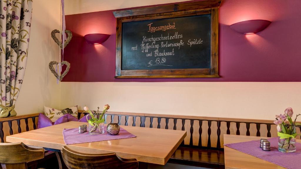 לנדשט Hotel Restaurant Weihenstephaner Stuben מראה חיצוני תמונה