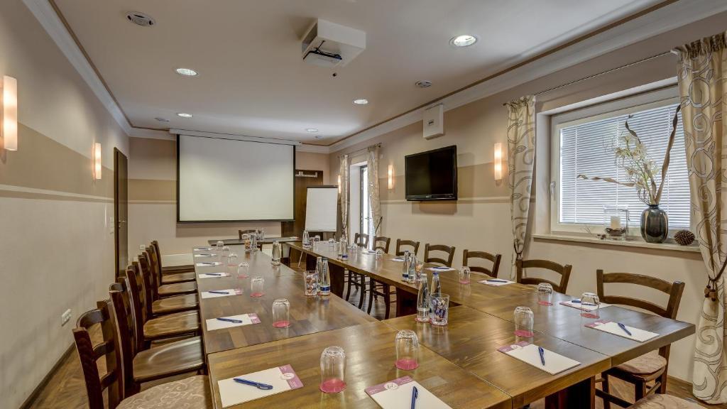 לנדשט Hotel Restaurant Weihenstephaner Stuben מראה חיצוני תמונה
