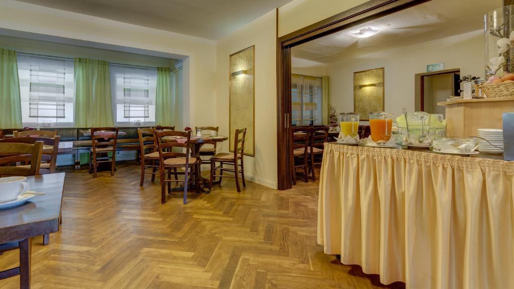 לנדשט Hotel Restaurant Weihenstephaner Stuben מראה חיצוני תמונה