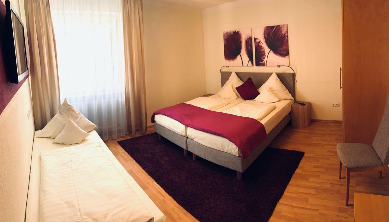 לנדשט Hotel Restaurant Weihenstephaner Stuben חדר תמונה